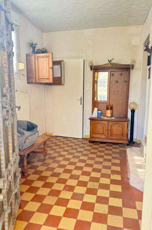 SUCCESSION VACANTE ! Maison mitoyenne 4 pièces 3 chambres 83 m2 JOEUF, offrant un fort potentiel de rénovation - photo 10