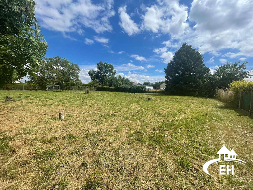 Terrain à L&#039;AIGLE