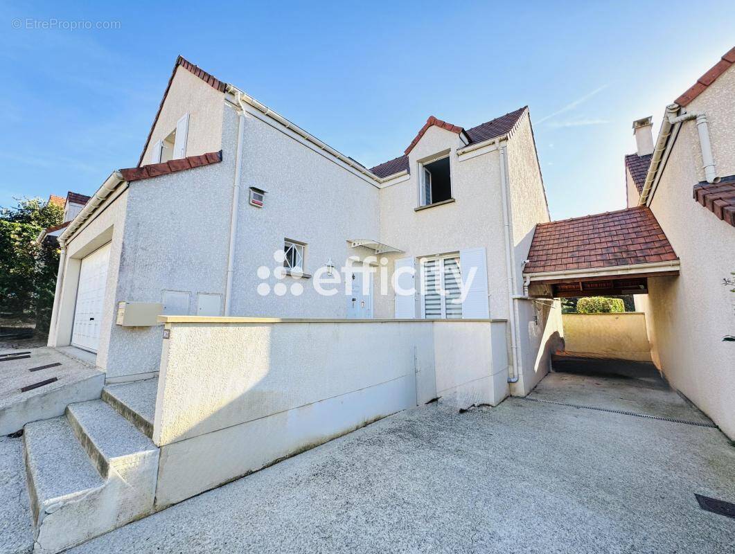 Maison à MAGNY-LE-HONGRE