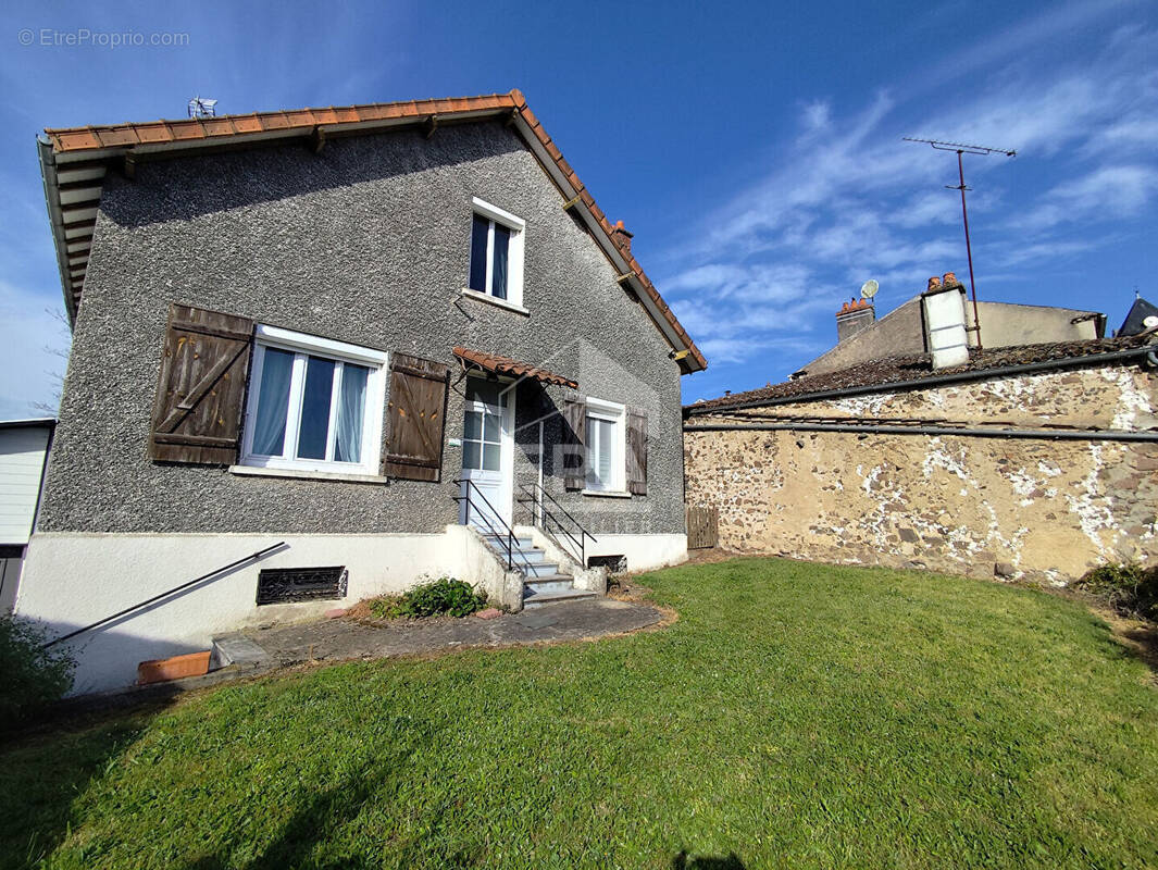 Maison à AVAILLES-LIMOUZINE