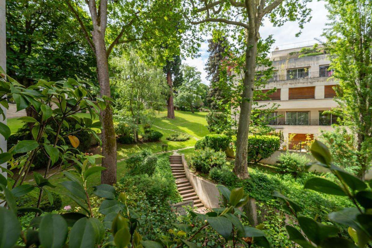 Appartement à VILLE-D'AVRAY