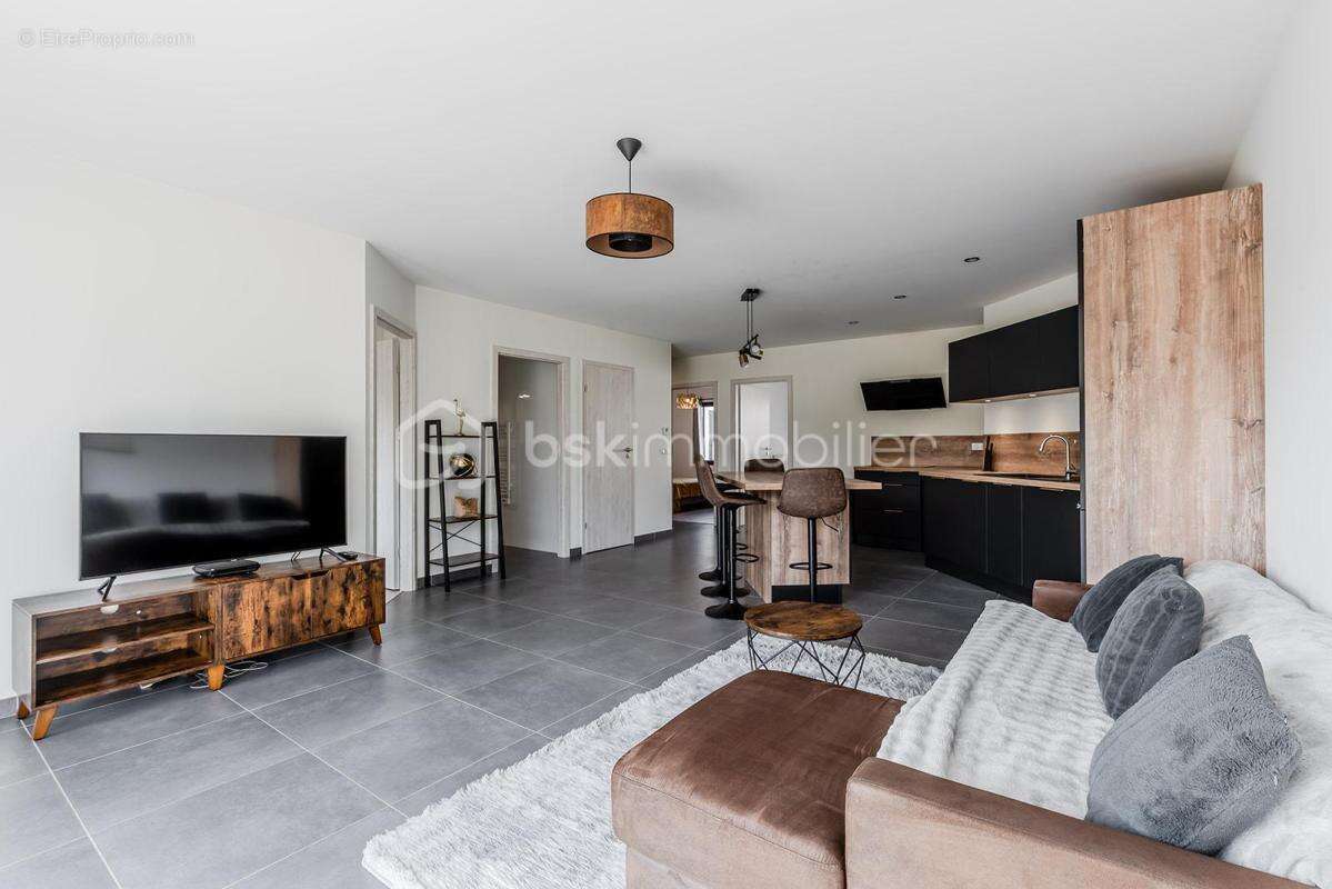 Appartement à CHAZEY-SUR-AIN