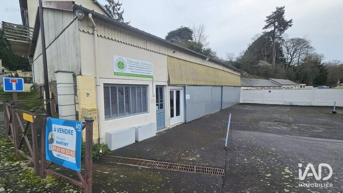 Photo 1 - Commerce à ESSON