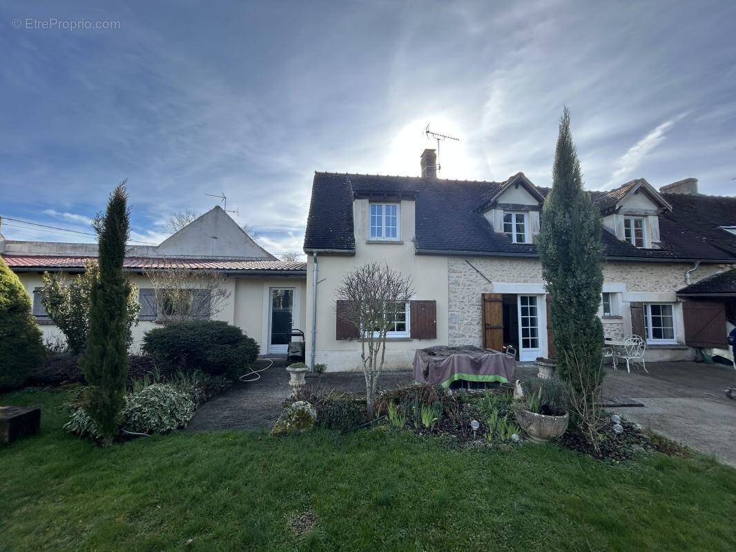 Maison à EGREVILLE