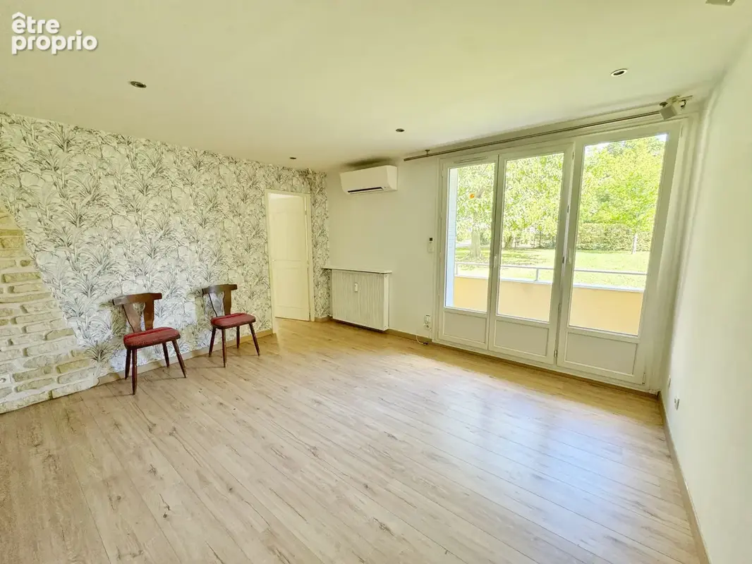 Francheville   T3 de 62 m2 avec balcon, loggia, climatisation et stationnement facile - photo 8