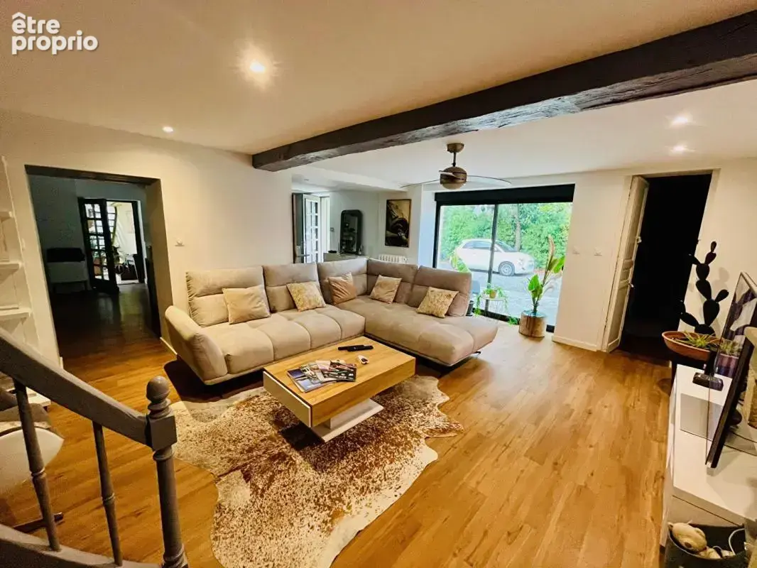 VIENNE - JOILE MAISON 180 m²  , 4 CHAMBRES , Piscine et Dépendances - photo 3