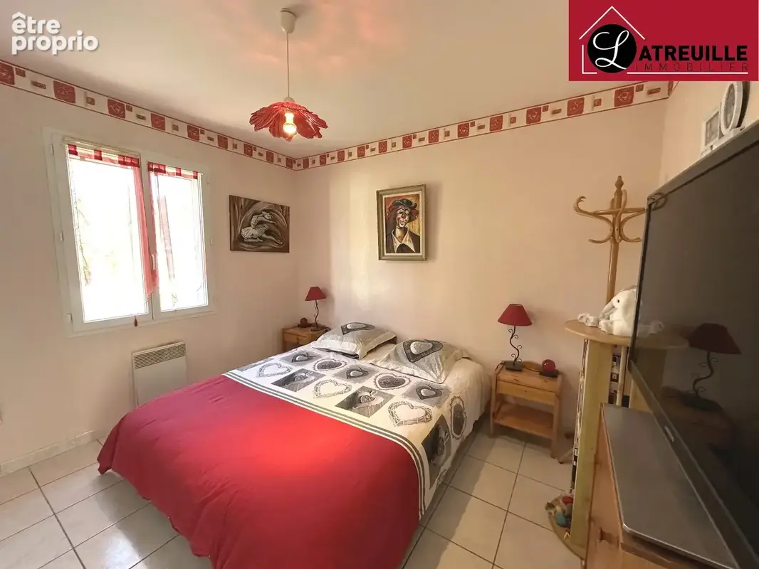 Maison de plain-pied de 101 m² à Tesson avec jardin et garage - photo 6