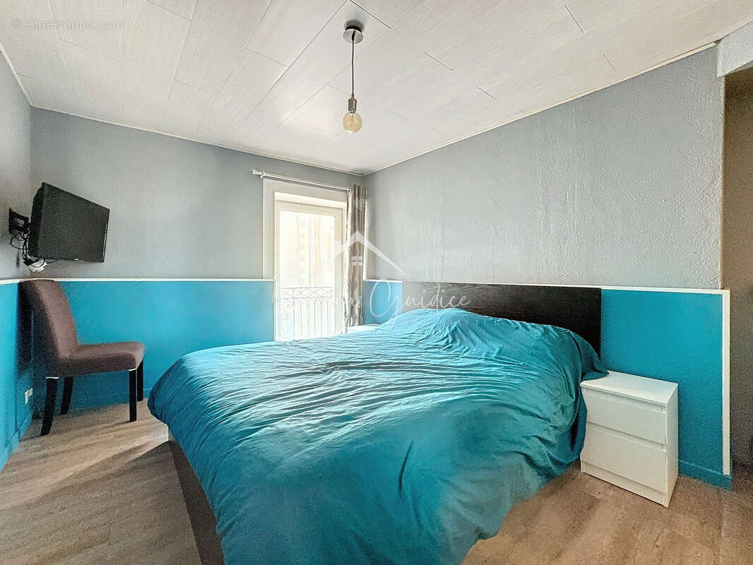 Maison à SAINT-GEORGES-DE-LUZENCON