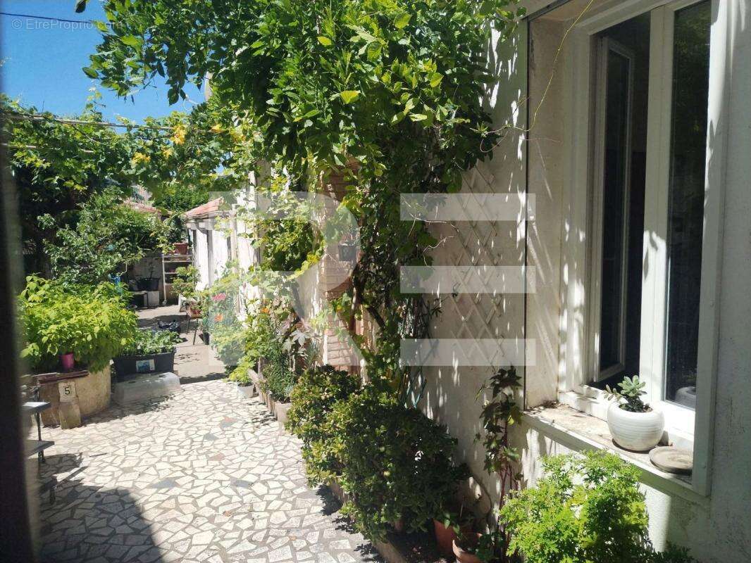 Maison de ville 140m2  avec cour 80 m2 quartier recherché - photo 6
