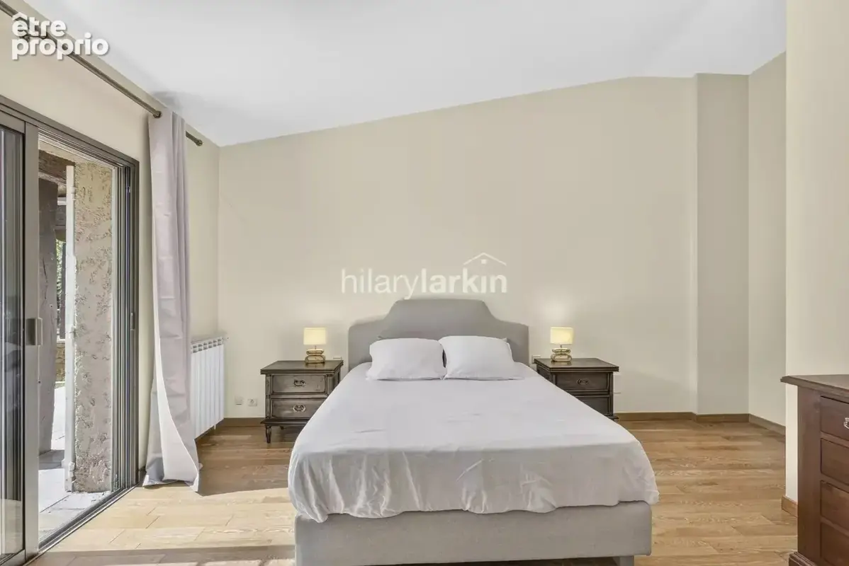 Villa plain-pied avec mazet en pierre et piscine – À pied du village de Mougins - photo 11