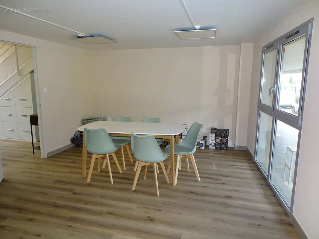 Commerce à VENELLES