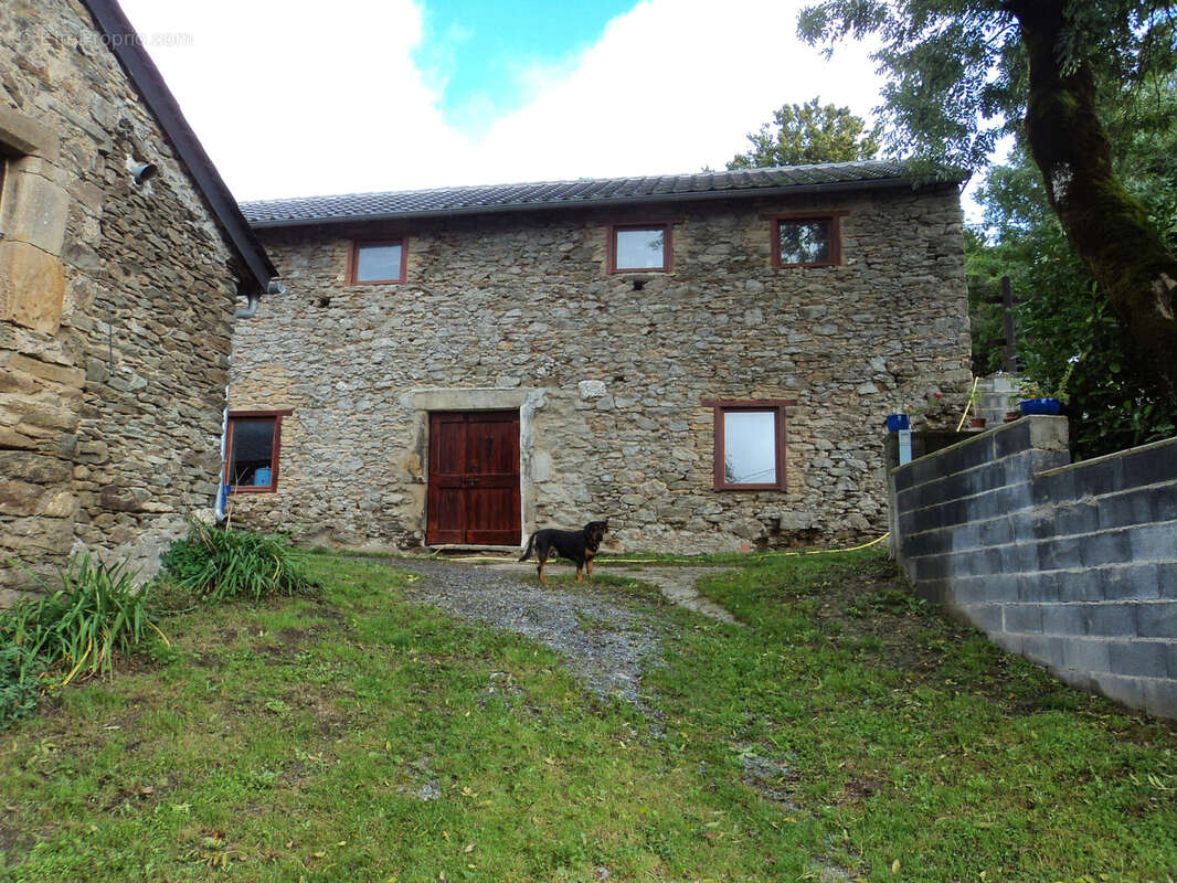 Coup de cœur assuré pour cette propriété de caractère avec grange, écurie et terrain attenant, située dans un - photo 28