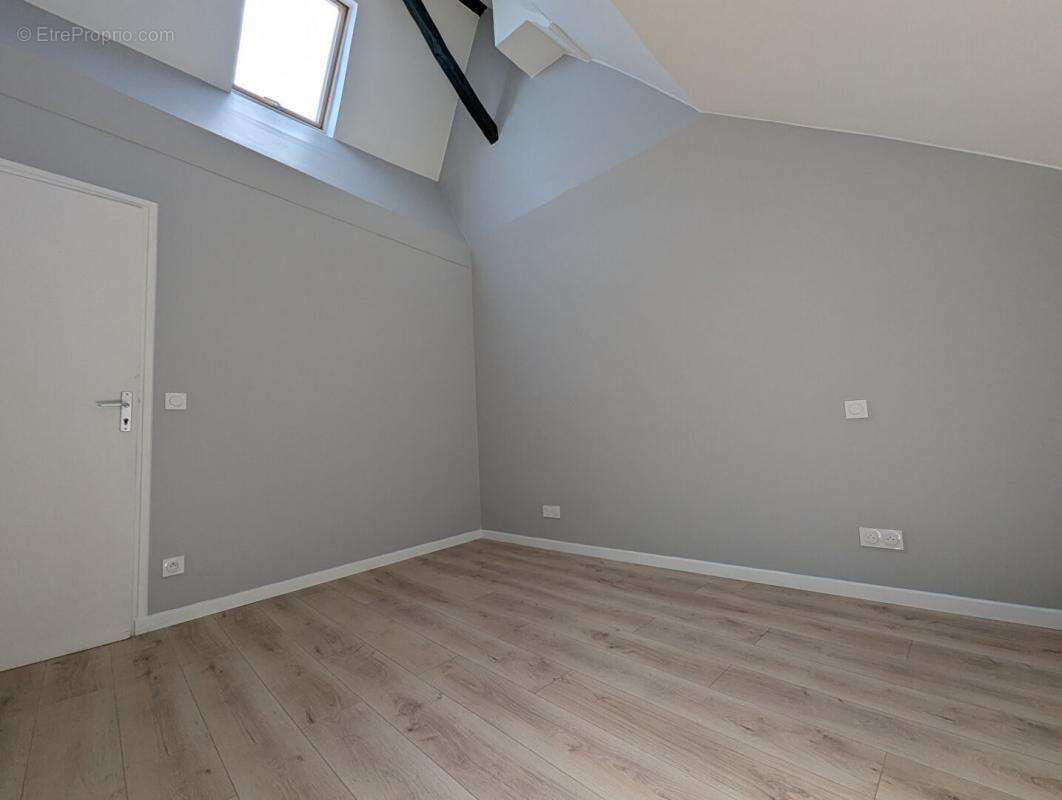 Appartement à CHANTELOUP-LES-VIGNES