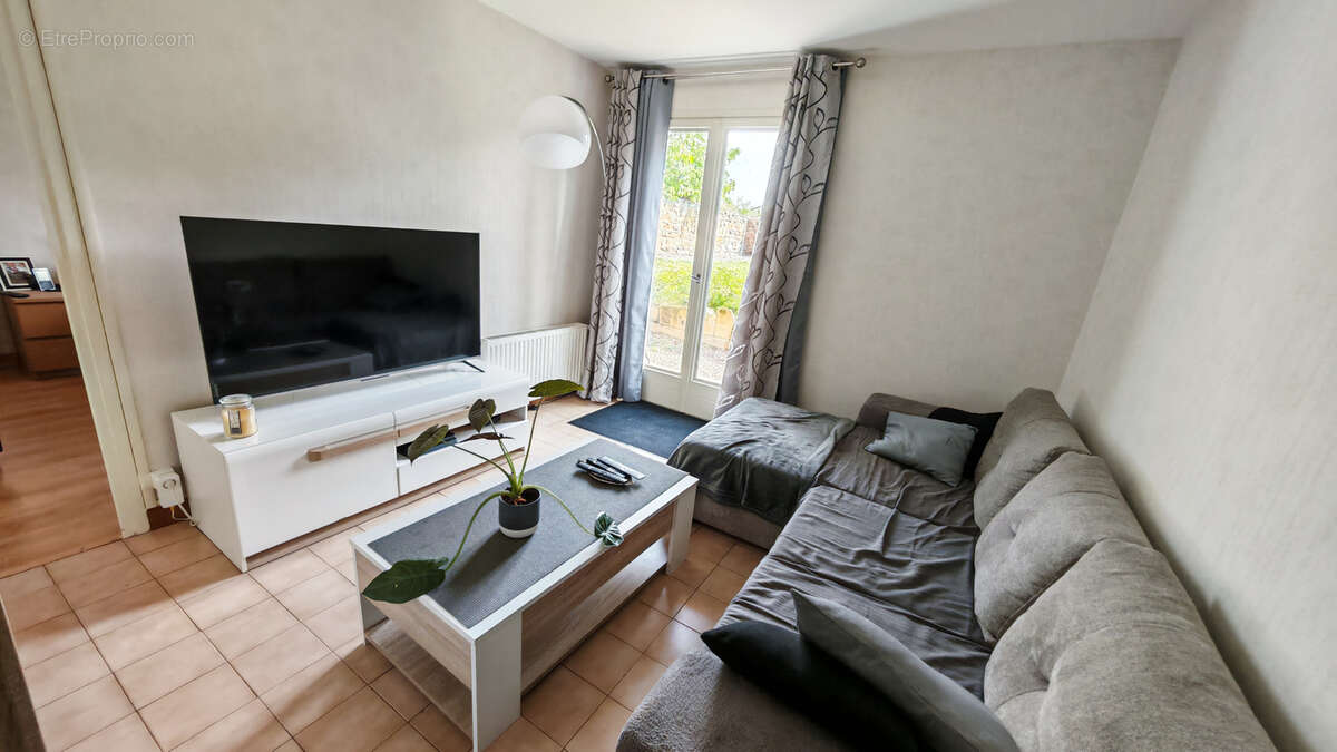 Appartement à LES MARTRES-DE-VEYRE