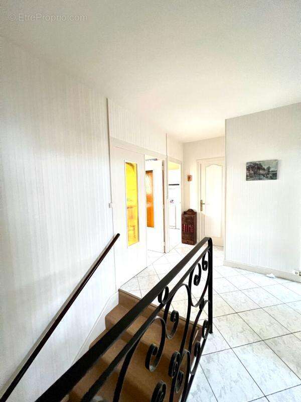 Maison avec jardin, garage et terrain constructible - photo 18