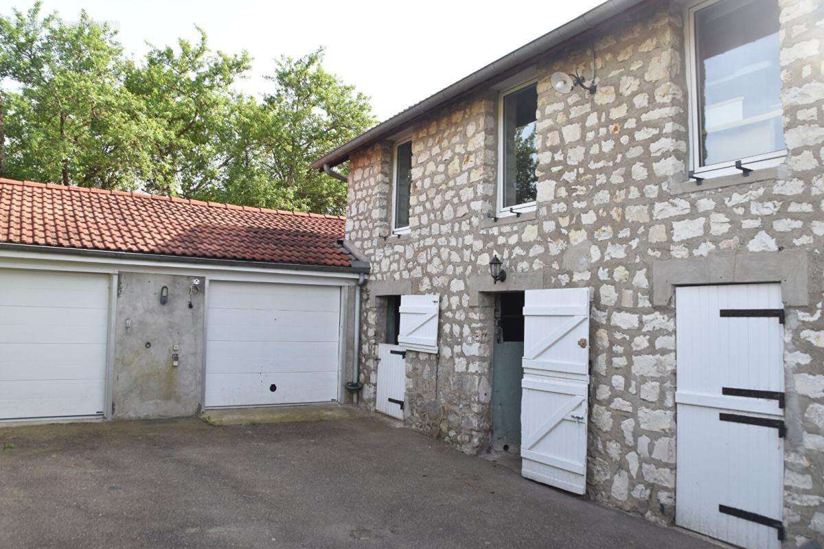 Maison à VARENNES-EN-ARGONNE