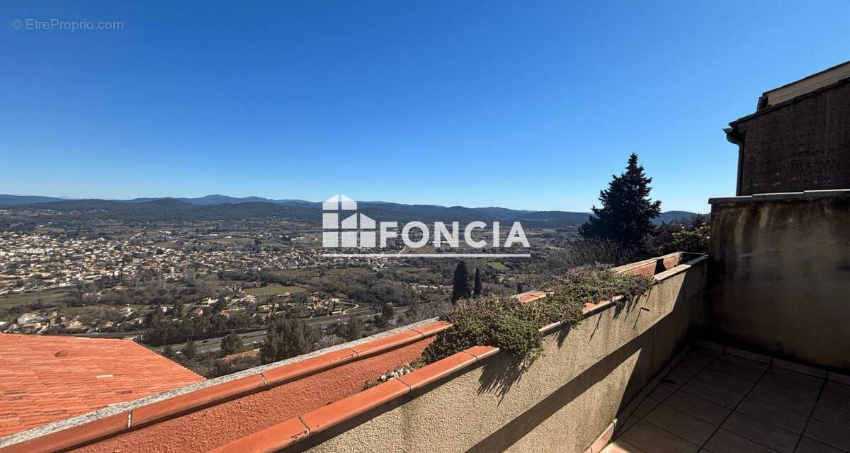 Appartement à SOLLIES-VILLE