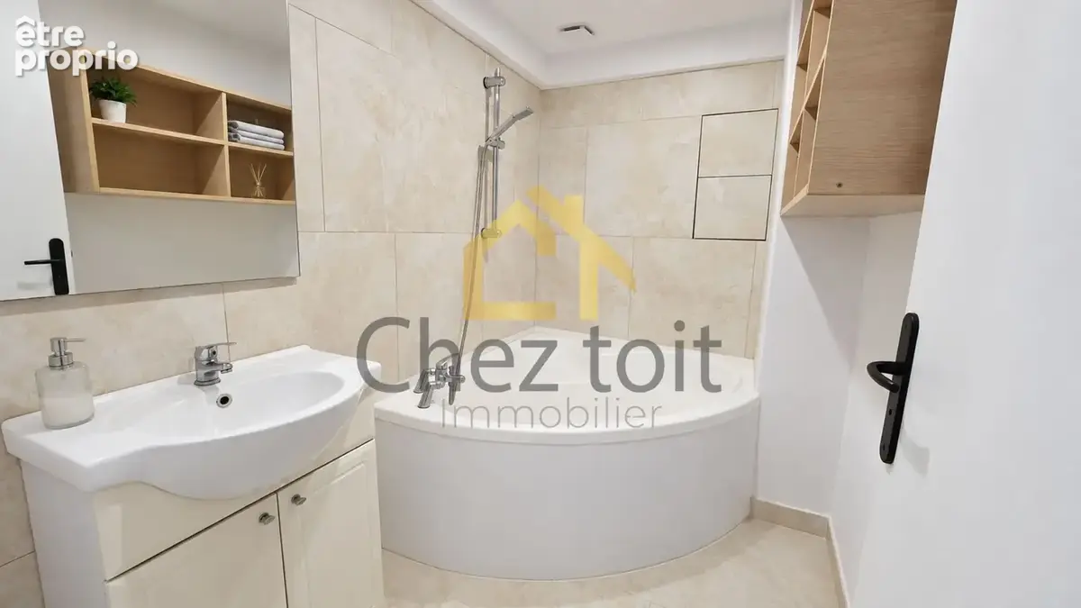 Appartement rénové de 71 m² avec 3 chambres, situé au coeur du Luc. - photo 7