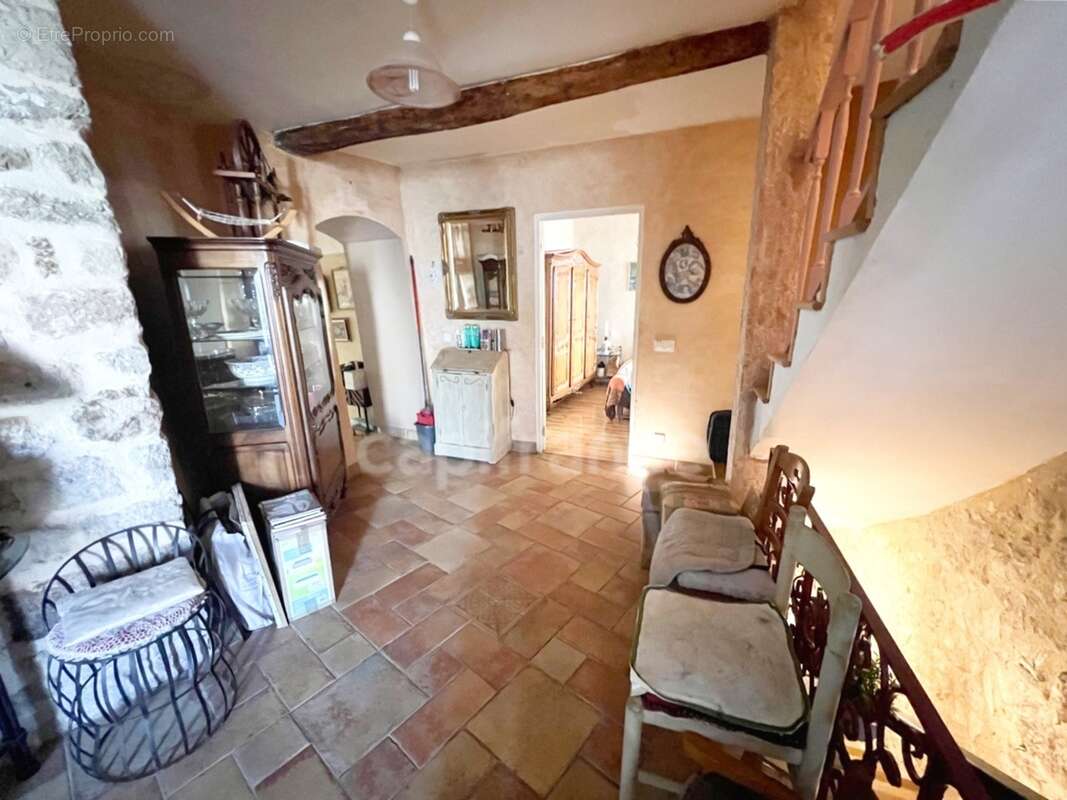 Maison à vendre à Reillanne (04110) – 152 m² – 4 chambres – Terrasse, balcon et charme provençal - photo 4
