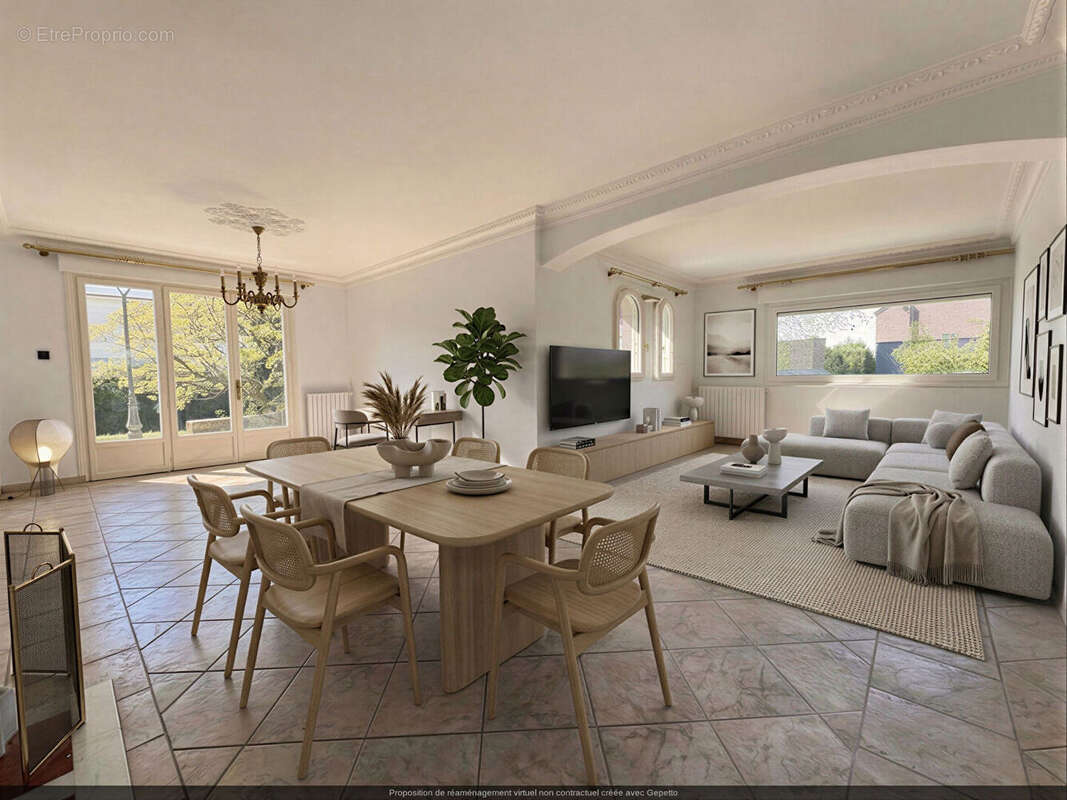 Maison à SAINT-PRYVE-SAINT-MESMIN