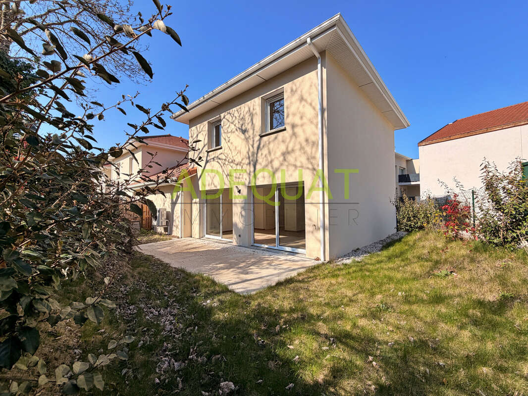 Maison à SEREZIN-DE-LA-TOUR