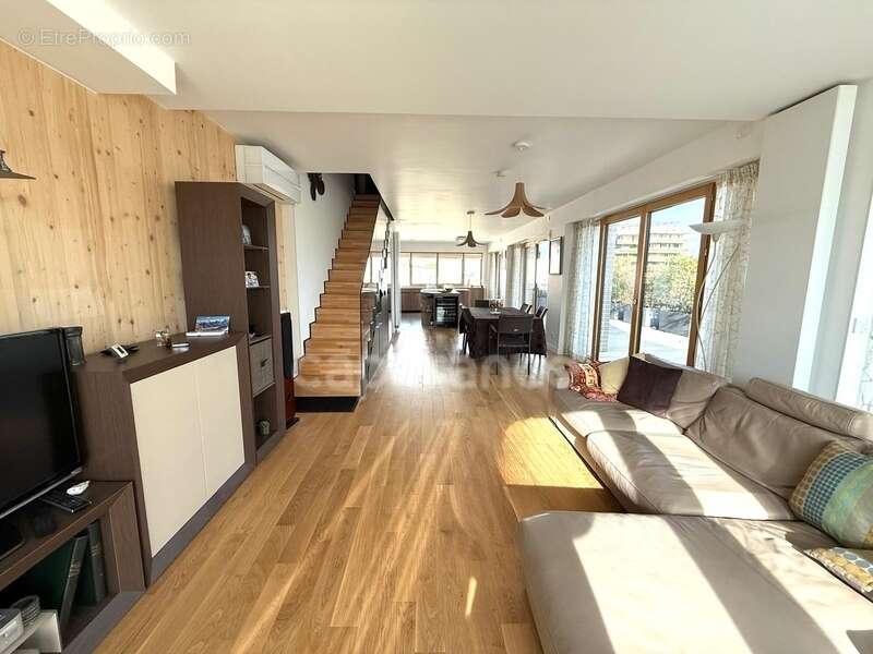 Rueil malmaison - eco quartier de l'arsenal - 6 pieces 150,31m2 - dernier étage - 4 chambres - terrasse panoramique - photo 2