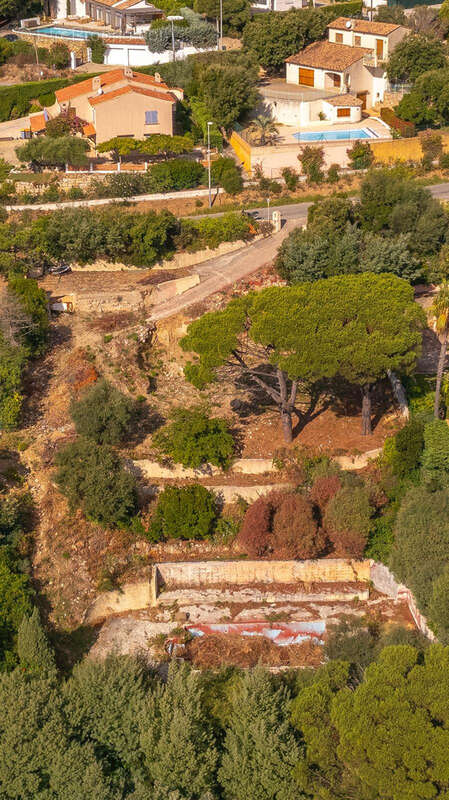 Terrain à ROQUEBRUNE-SUR-ARGENS