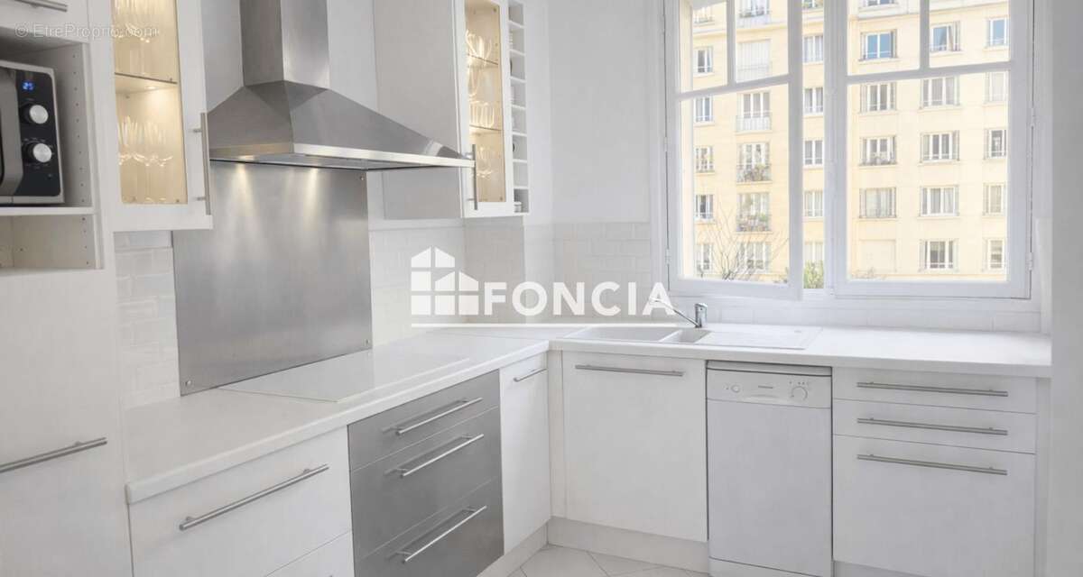 Appartement à PARIS-16E