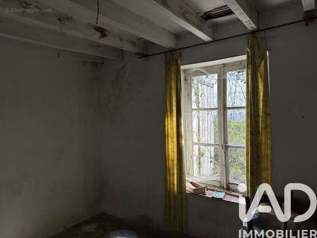 Maison 96 m² à Saint-Christophe-Du-Jambet  - photo 2