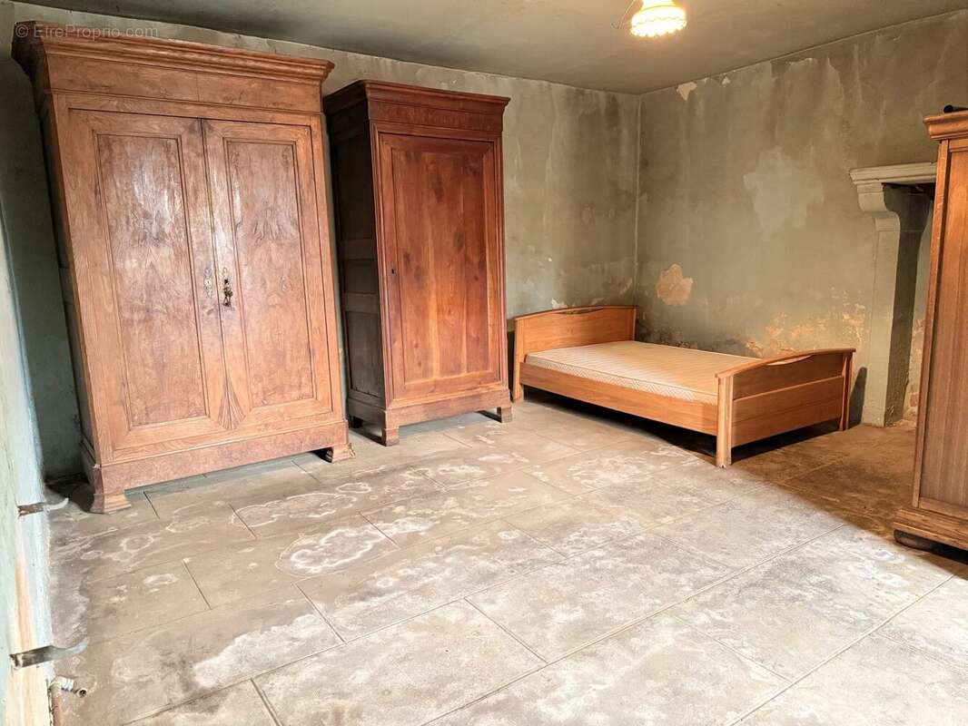 Maison à potentiel avec grange, proche de Brigueuil - photo 12