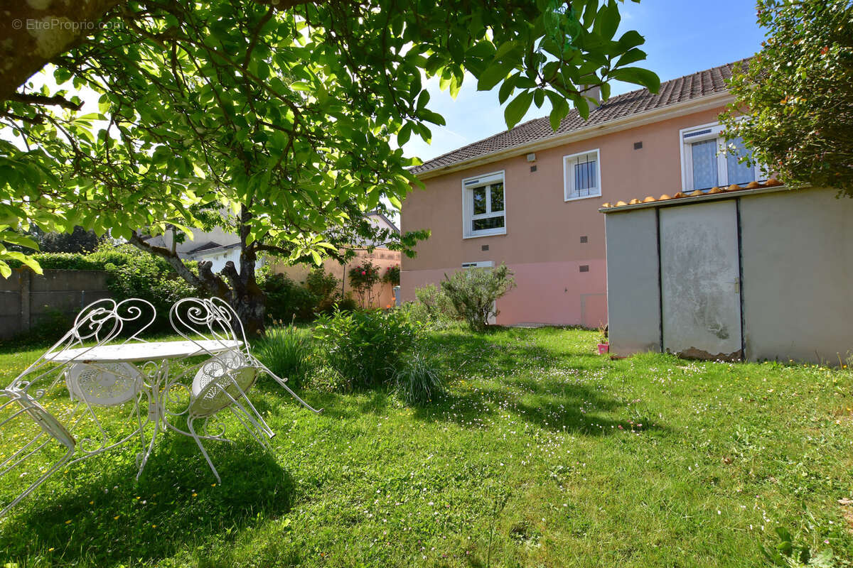 Maison à LES ESSARTS-LE-ROI