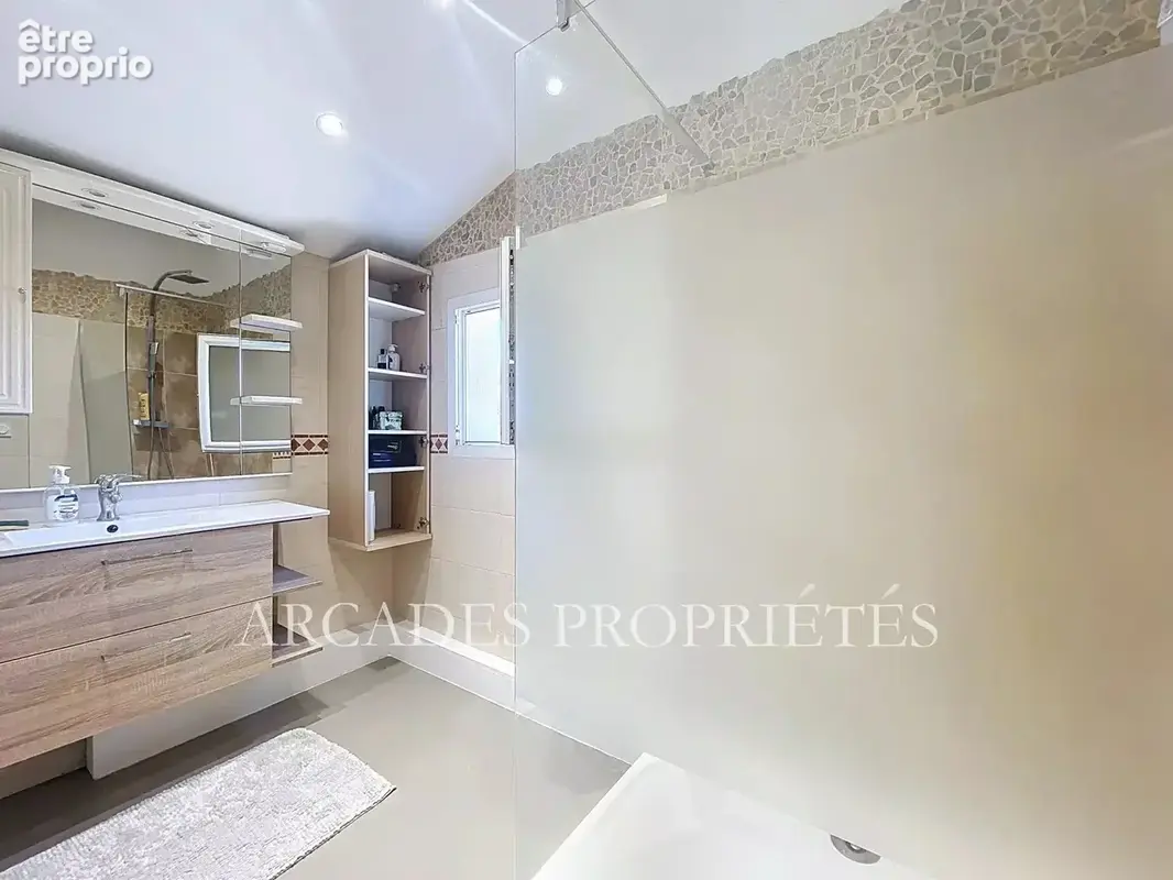 PROPRIETE Grande MAISON sur terrain paysagé - photo 10