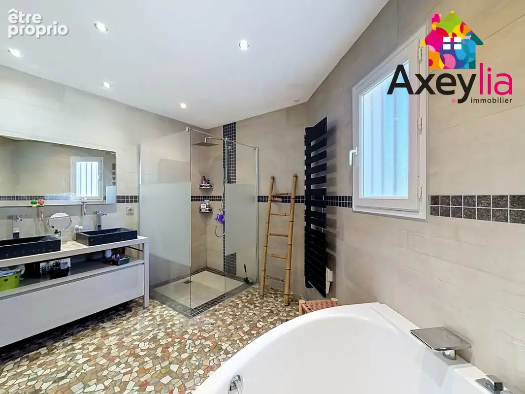 A vendre - secteur feurs - maison familiale 5 chambres avec garage, carport et terrain - photo 19