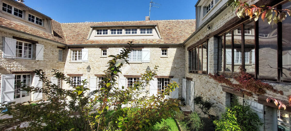 Maison à THOIRY