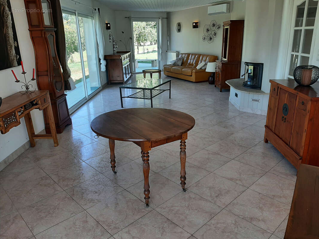 Maison à SAINT-PIERRE-DE-LAGES