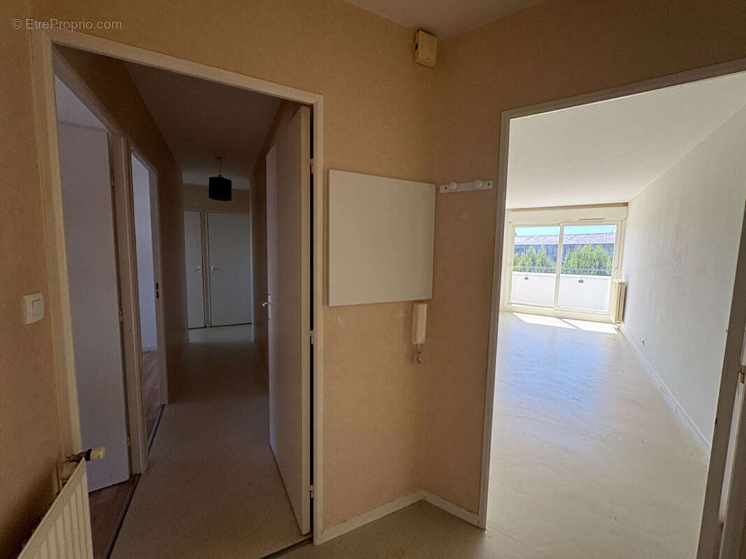 Appartement  4 pièces 74.90 m2 + Garage. - photo 6
