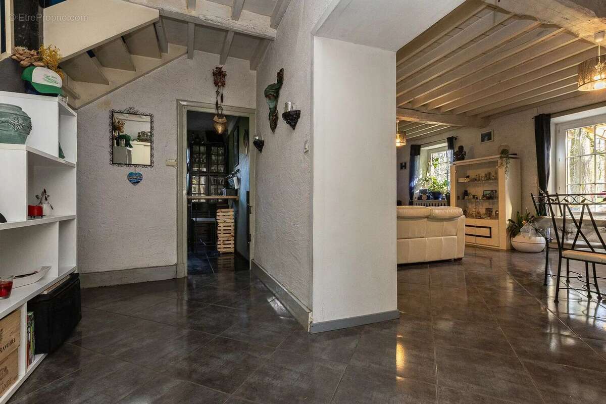 Maison à MONTFERRAT