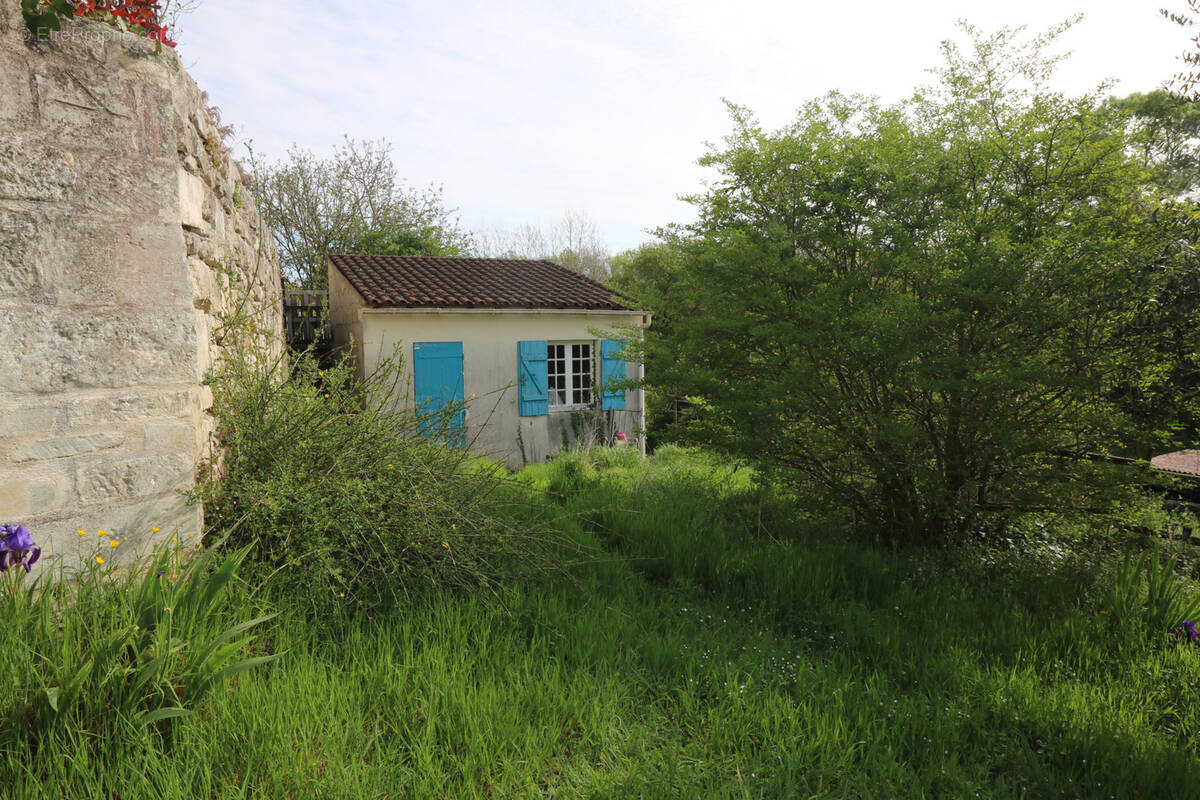 Terrain à CRAZANNES