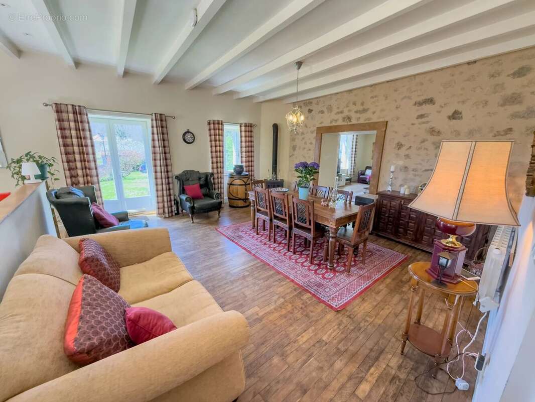 Maison à SAINT-SAUD-LACOUSSIERE