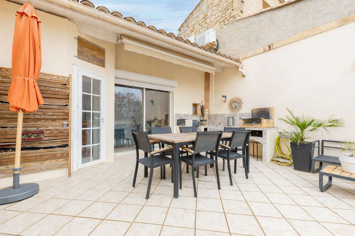 Maison à SAINT-CHAMAS