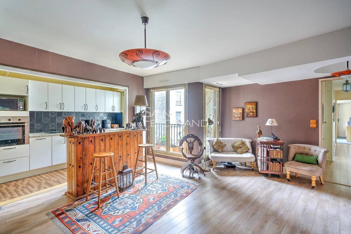 Appartement à PARIS-16E