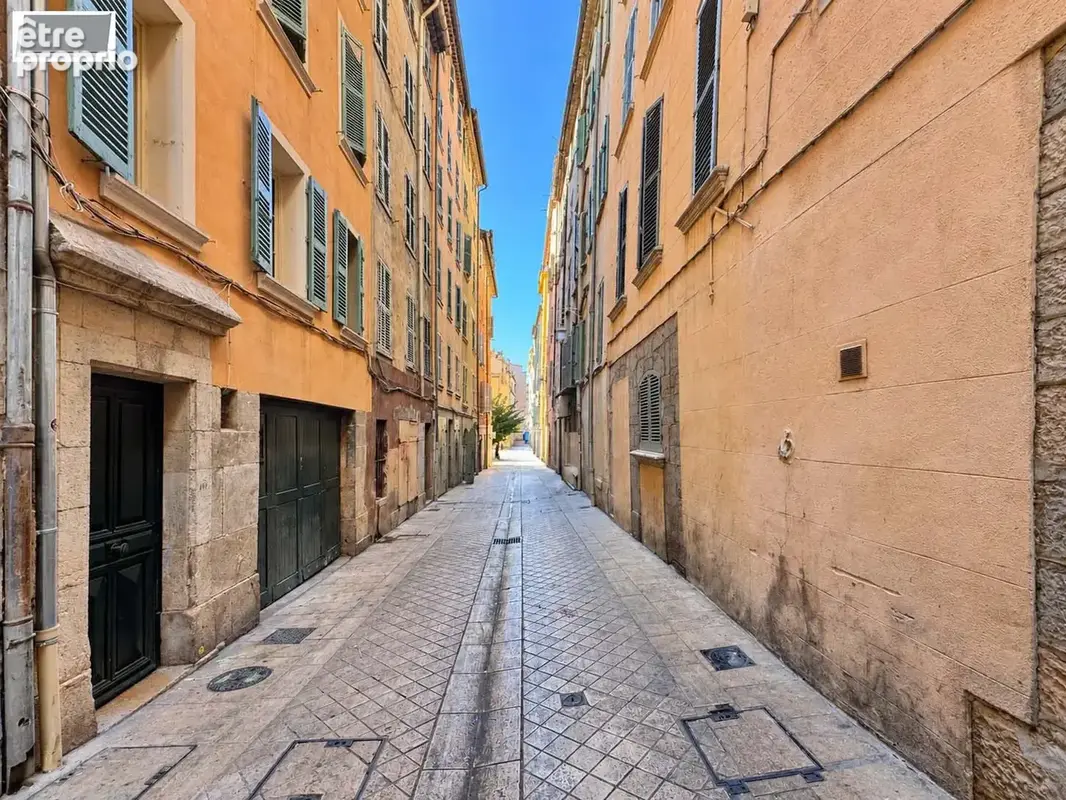 Toulon centre ville- immeuble en monopropriete de 202 m2 de 5 appartements et garage - photo 4