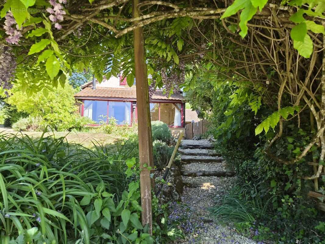 20260427111700 - Maison à SAINTE-ALVERE
