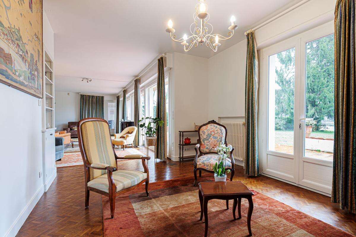Maison d'architecte 6 chambres + appartement indépendant / Spa /Grand parc / Idéal Famille ou Investisseurs. Fort potentiel loca - photo 4