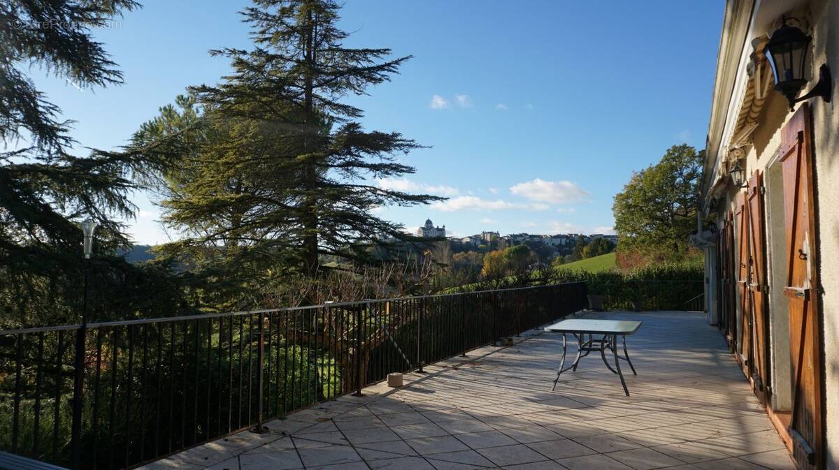 Maison à CASTELNAU-MONTRATIER