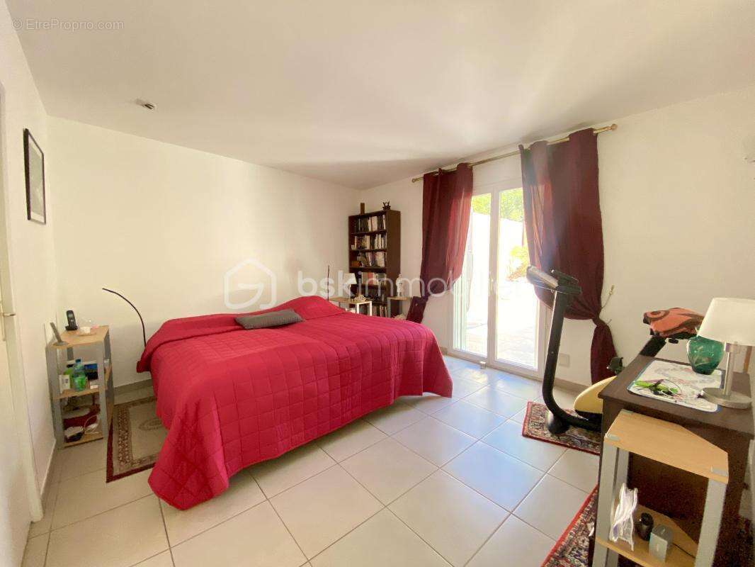 A SAISIR : Maison familiale 4 chambres, 3 salles d'eau, piscine et sauna - photo 4