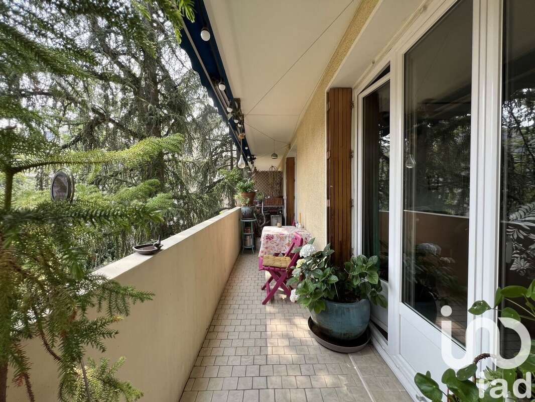 Photo 2 - Appartement à CALUIRE-ET-CUIRE
