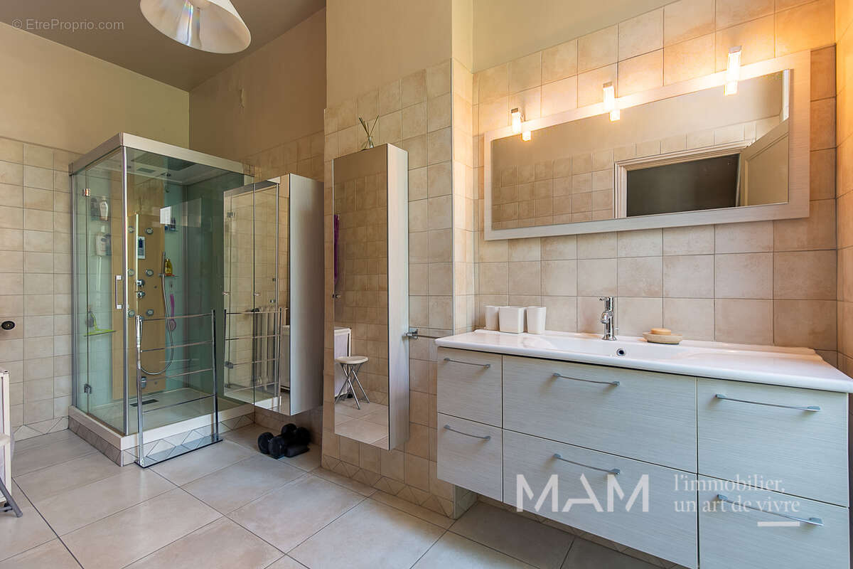 Appartement à MARSEILLE-6E