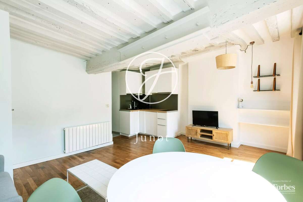 Appartement à PARIS-3E