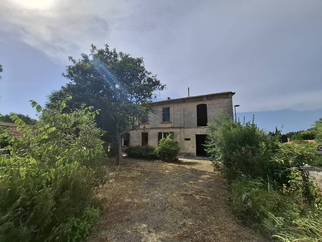 Maison à FONTVIEILLE